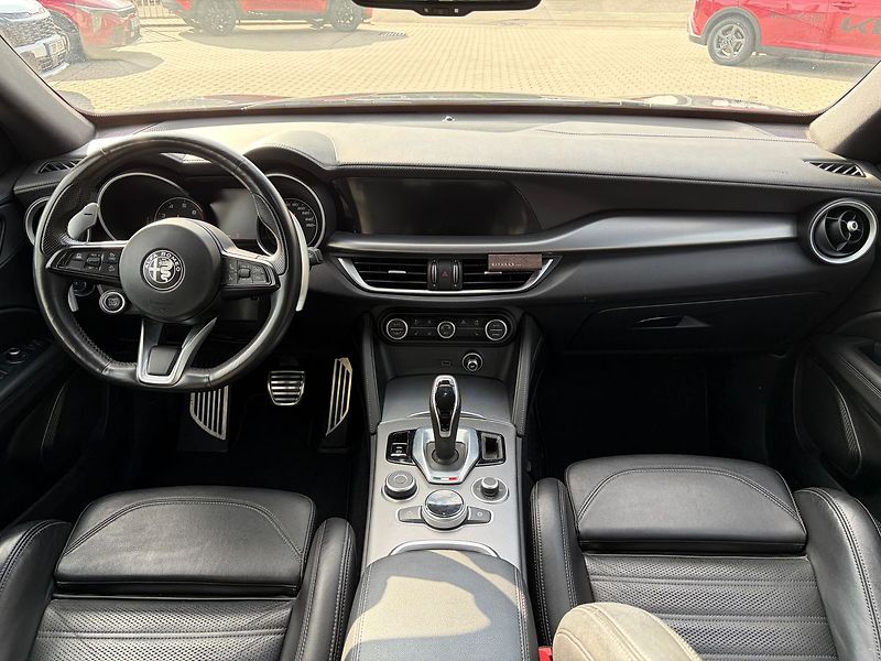 Alfa Romeo Stelvio 2.0T 280k AWD Veloce AT8 - fotka 9 z 10