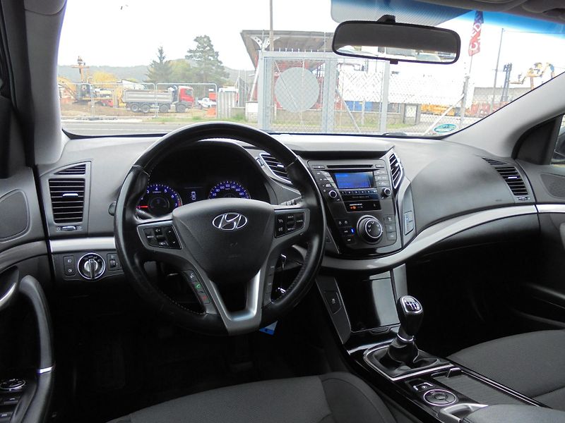 Hyundai i40 (2013) 1.6 GDI- KLIMA- SERVISKA - fotka 8 z 12