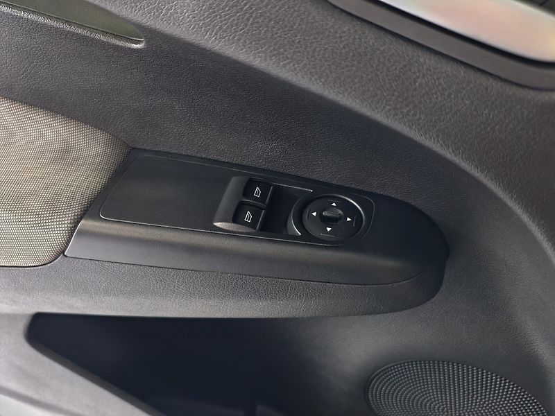 Ford Tourneo Courier 1.5 TDCi VÝHŘEVY, PDC, ČR, DPH - fotka 20 z 24