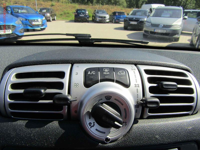 Smart Fortwo (2010) 0.8CDi, AT, panor - fotka 10 z 13