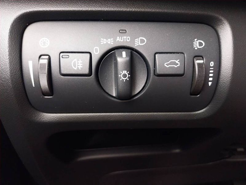 Volvo V40 (2012) 2.0 D4, Serv.kniha - fotka 17 z 19