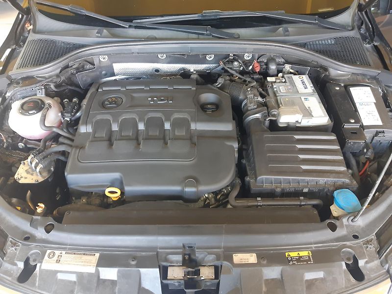 Škoda Octavia 1.6 TDI NAVI KAMERA APP - fotka 25 z 28