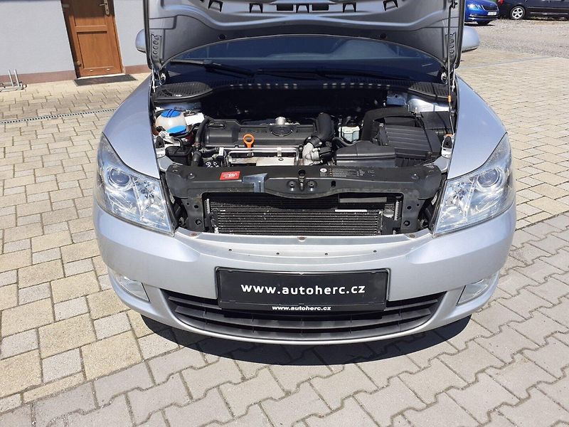 Škoda Octavia (2011) 1.4 TSi AMBIENTE - fotka 18 z 35
