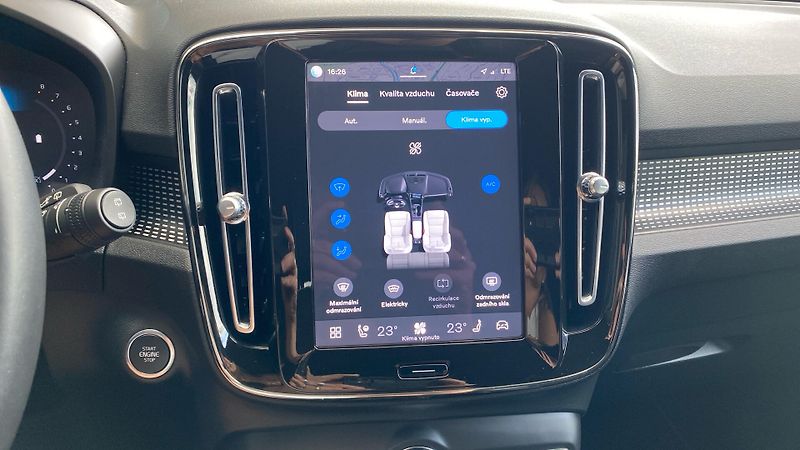 Volvo XC40 PLUS DARK, B4 AWD, 145+10 kW / - fotka 20 z 38