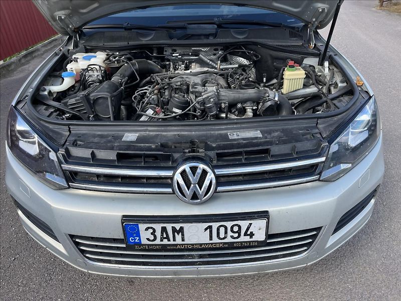 Volkswagen Touareg 3,0 TDi V6 180KW 4x4 TAŽNÉ - fotka 36 z 50