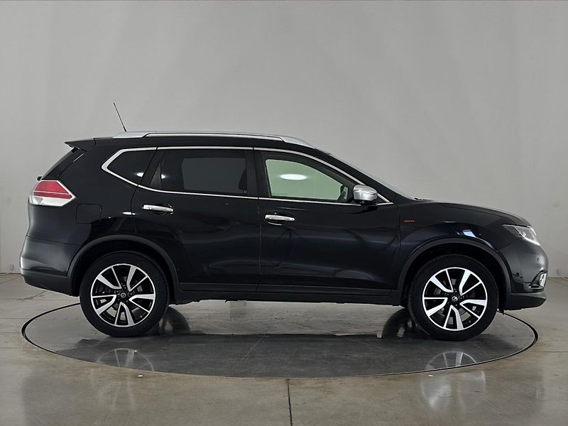 Nissan X-Trail Tekna - fotka 16 z 31
