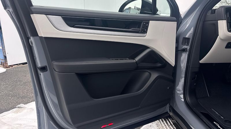 Porsche Cayenne (2026) E-Hybrid - fotka 21 z 30