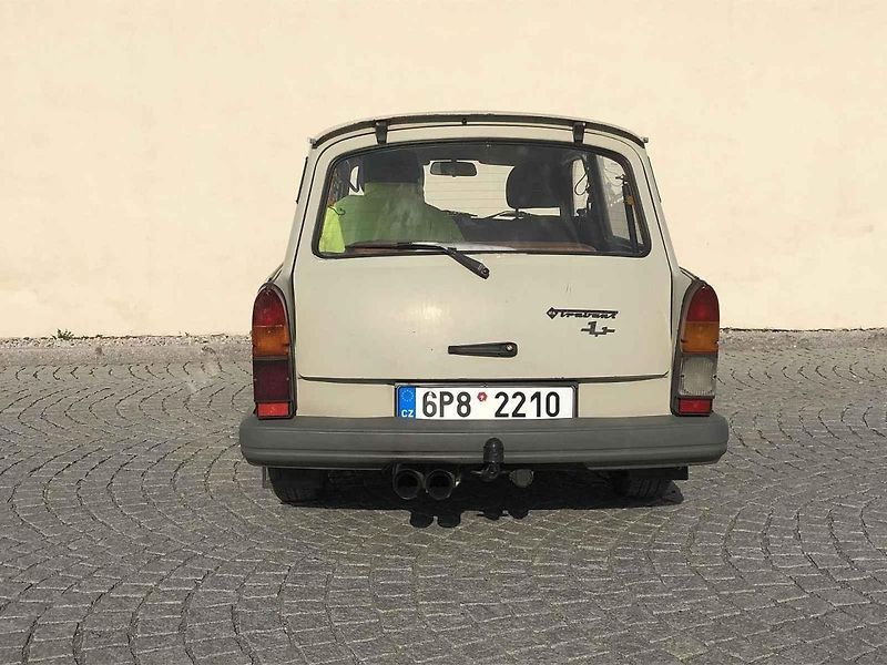 Tenhle Trabant je jeden z posledních vyrobených – únor 1990.