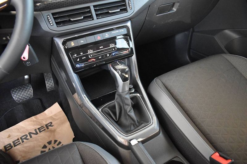 Volkswagen T-Cross (2022) 1.5TSI 110kW DSG, 100% Servis - fotka 22 z 22