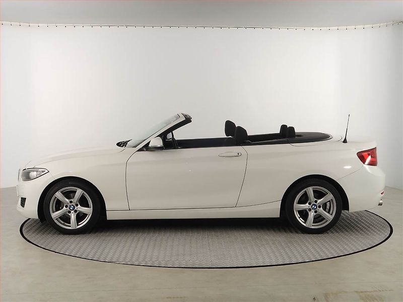 BMW Řada 2 (2017) 218d, Automat, Serv.kniha - fotka 3 z 21