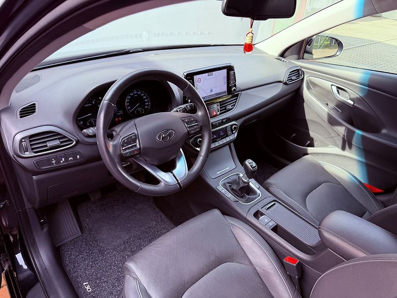 Hyundai i30 1.4 T-GDi All Inclusive - fotka 13 z 33