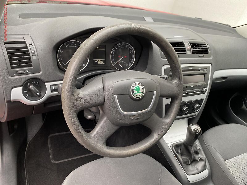 Škoda Octavia (2010) 1.2 TSi, Ambiente, TZ - fotka 12 z 16