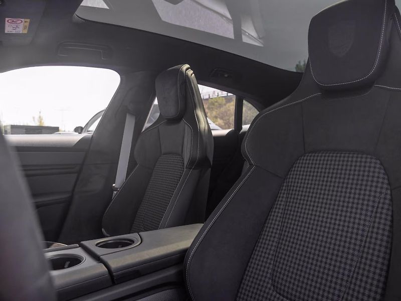 Porsche Taycan GTS Sport Turismo PASM HuD 360 - fotka 8 z 20