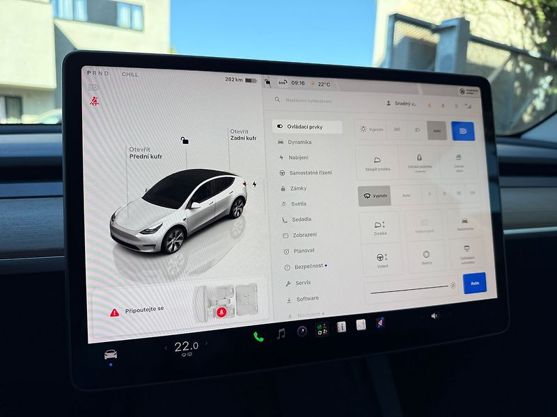 Tesla Model Y Long Range AWD - fotka 17 z 38