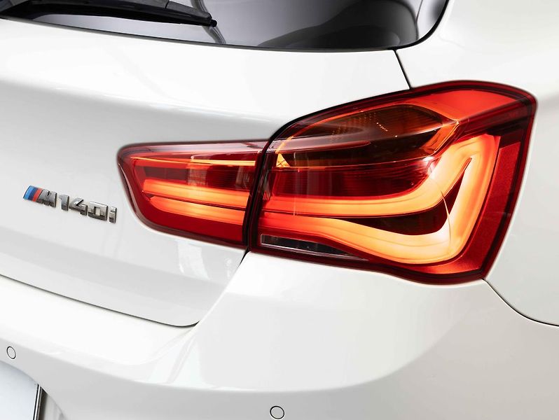 BMW Řada 1 M140i xDrive - fotka 10 z 23