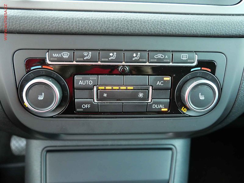 Volkswagen Tiguan (2010) 2.0TDi, Panor, výhř.sed. - fotka 15 z 19