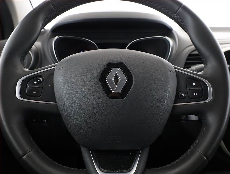 Renault Captur (2018) 1.2 TCe, Tempomat - fotka 8 z 19