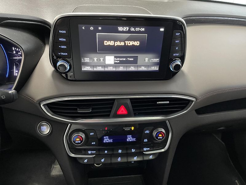 Hyundai Santa Fe 2.2 CRDi ČR AWD AT 7.MÍST LUXU - fotka 31 z 40