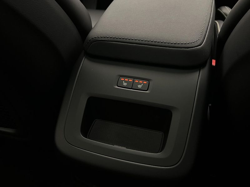 Volvo XC60 B5 AWD BLACK EDITION PLUS AUT  - fotka 23 z 45