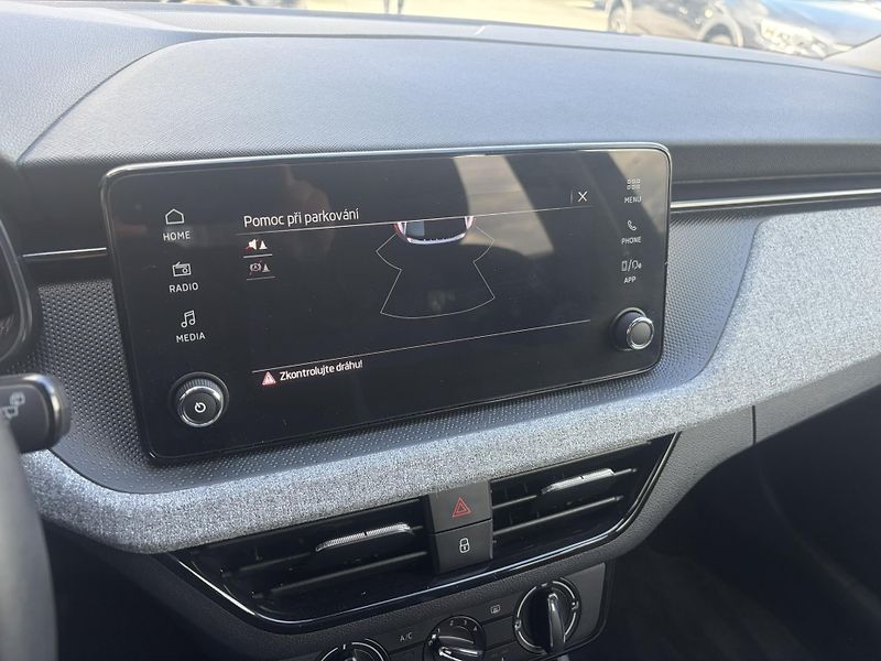 Škoda Scala 1.0TSi Selection 85kW - fotka 18 z 22