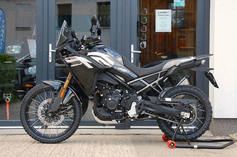 CFMOTO 450 MT-R (2026) 450MT-R V2 BLACK - fotka 5 z 25