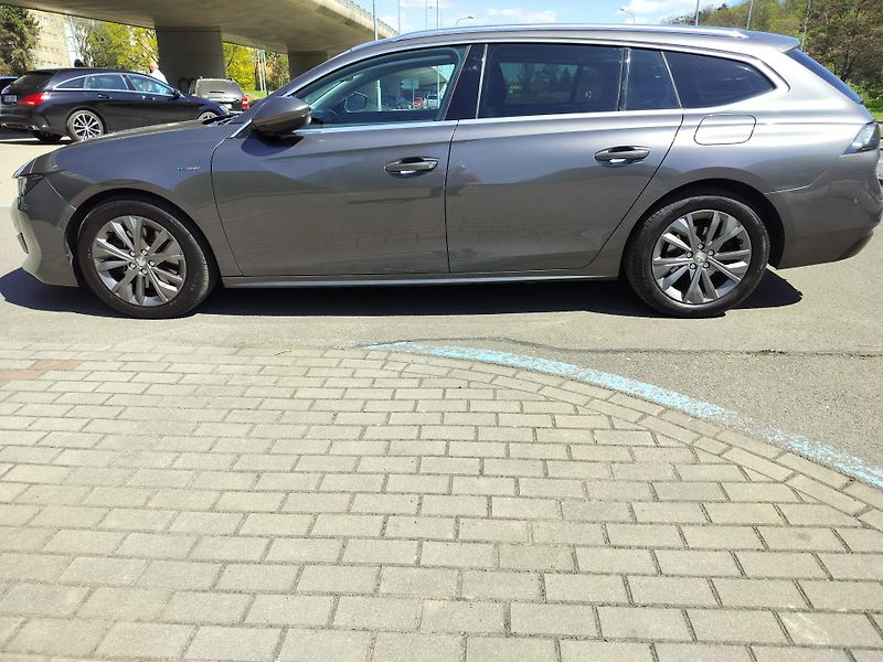 Peugeot 508 SW hybrid 225 e-EAT8 BUSINESS - fotka 4 z 32
