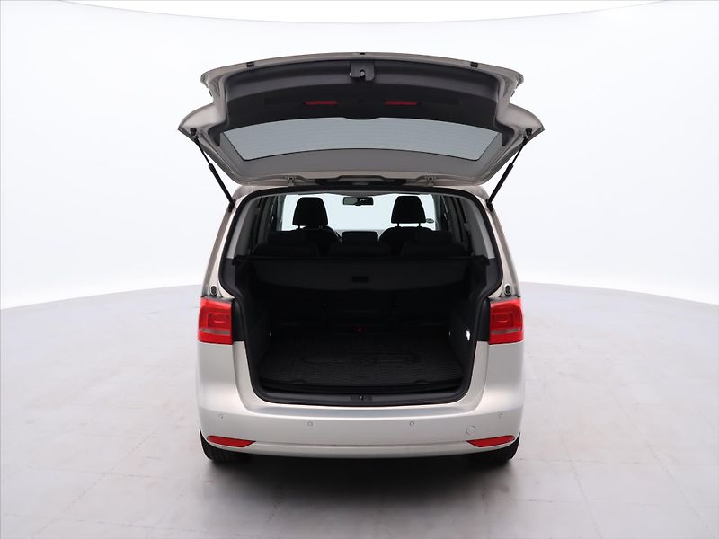 Volkswagen Touran 1,6 TDI 77kW DSG Comfortline C - fotka 9 z 32