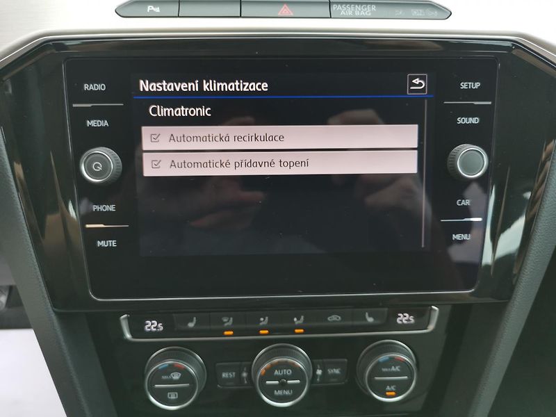 Volkswagen Passat HIGHLINE*110KW*LED*ALCANTARA* - fotka 65 z 85