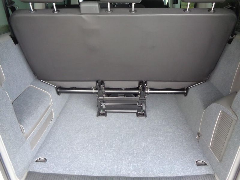 Volkswagen Caravelle 2.0 TDI Comfortline 110kW A7 - fotka 23 z 24