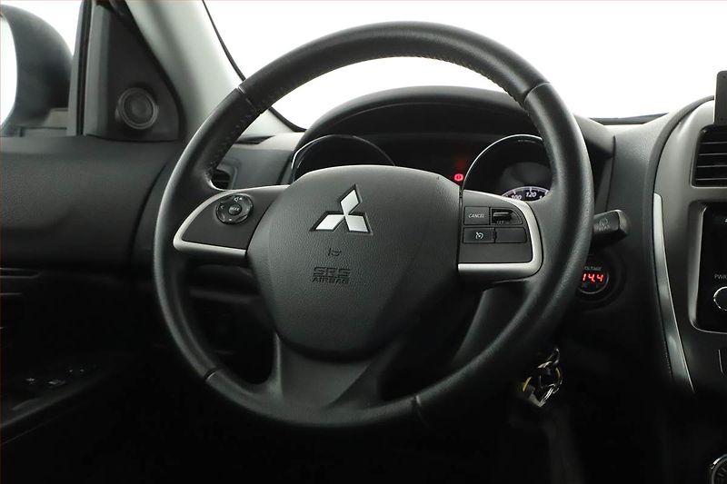 Mitsubishi ASX (2013) 1.8 DI-D MIVEC, 4X4, ČR,1.maj - fotka 13 z 16