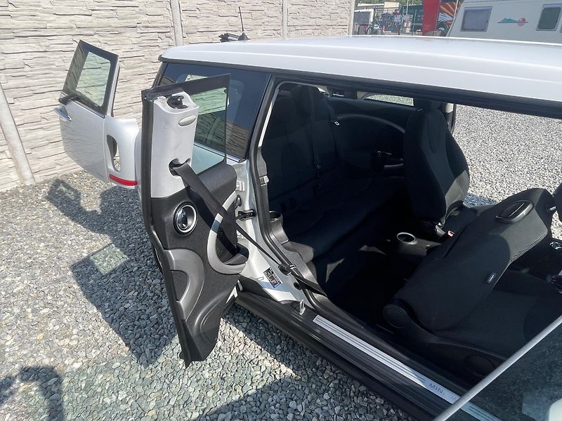 Mini Clubman 1.4i 95PS CLUBMAN REZERVACE!!! - fotka 145 z 176