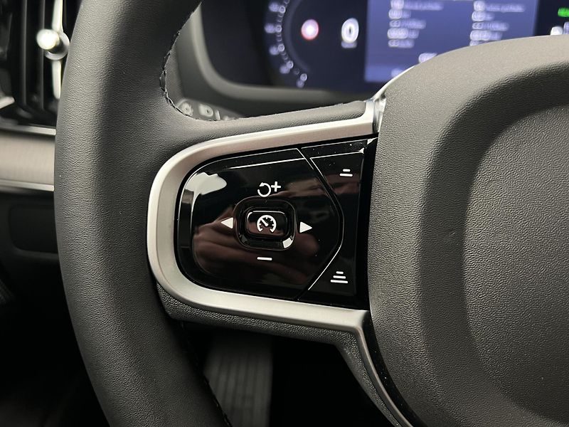 Volvo XC90 T8 AWD RECHARGE ULTRA BRIGHT - fotka 29 z 51