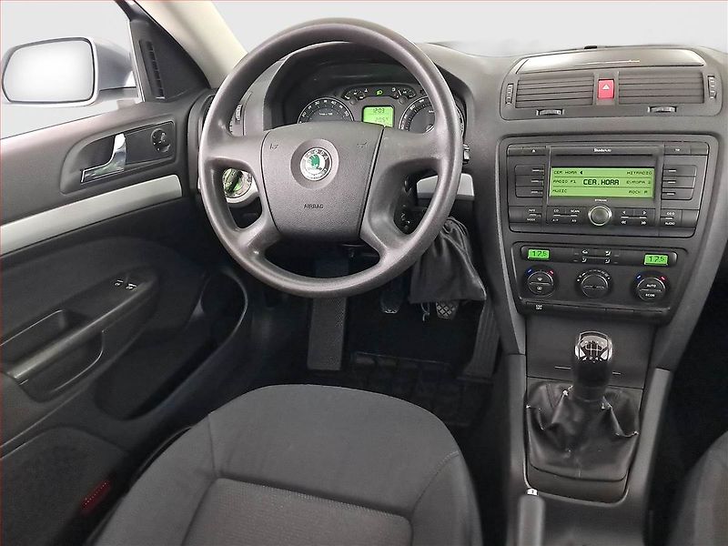 Škoda Octavia (2005) 1.6, po STK, plně pojízdný - fotka 7 z 17