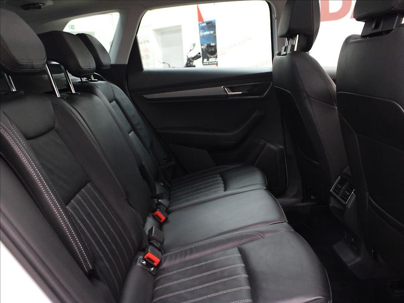 Škoda Karoq 2,0 TDI Style+ 4x4 DSG perleť - fotka 13 z 40
