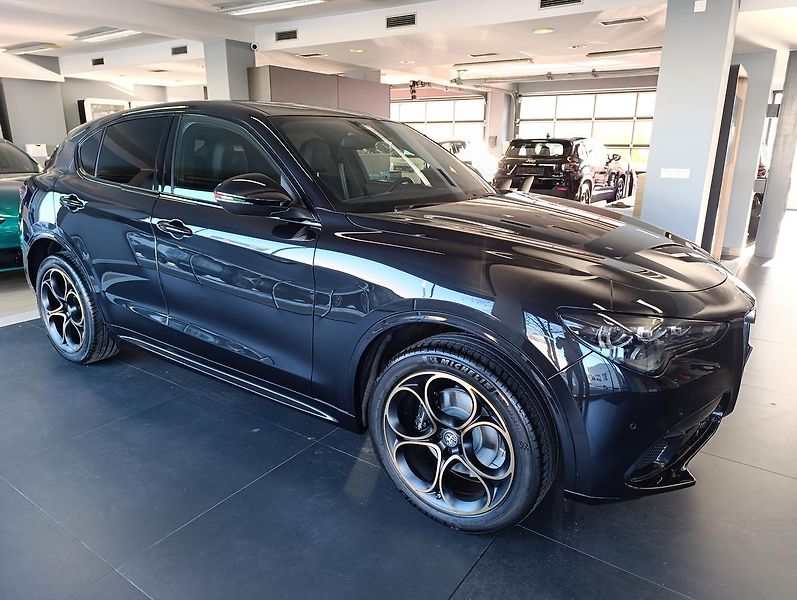 Alfa Romeo Stelvio Intensa 2,0Turbo 280k AWD - fotka 2 z 26