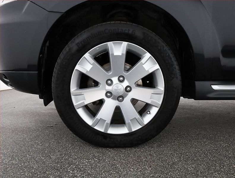 Mitsubishi Outlander (2012) 2.2 DI-D, 4X4, Automat - fotka 20 z 20