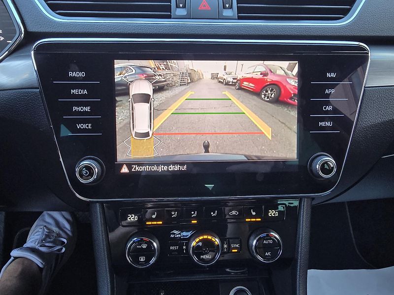 Škoda Superb 2,0 TDI DSG STYLE VIRTUAL NAVI - fotka 13 z 51