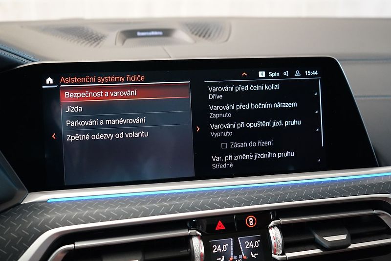 BMW X7 M50i xD, Executive Drive Pro - fotka 32 z 50