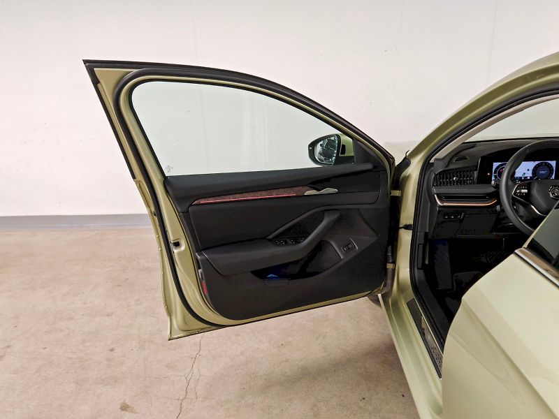 Škoda Superb (2024) 2.0 TDI 142 kW DSG 4x4 L&K - fotka 22 z 32