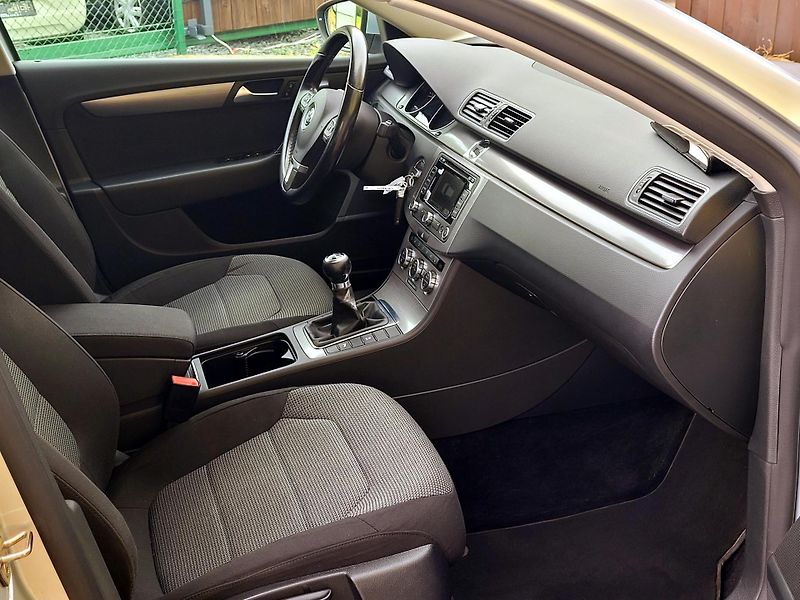 Volkswagen Passat 2,0TDi *SERV.KNIHA* PERFEKTNÍ  - fotka 27 z 48