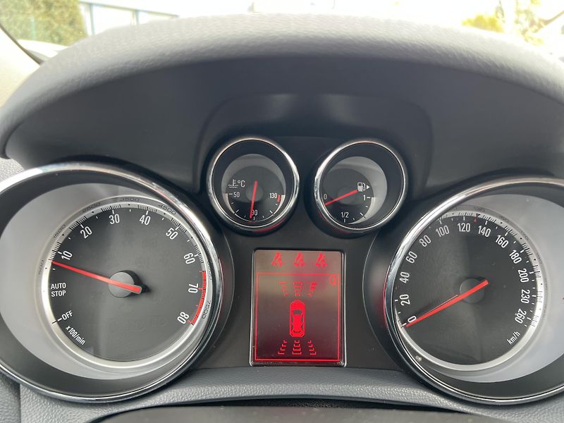 Opel Mokka 1.4T COSMO 4x4 KAMERA NAVI - fotka 16 z 37