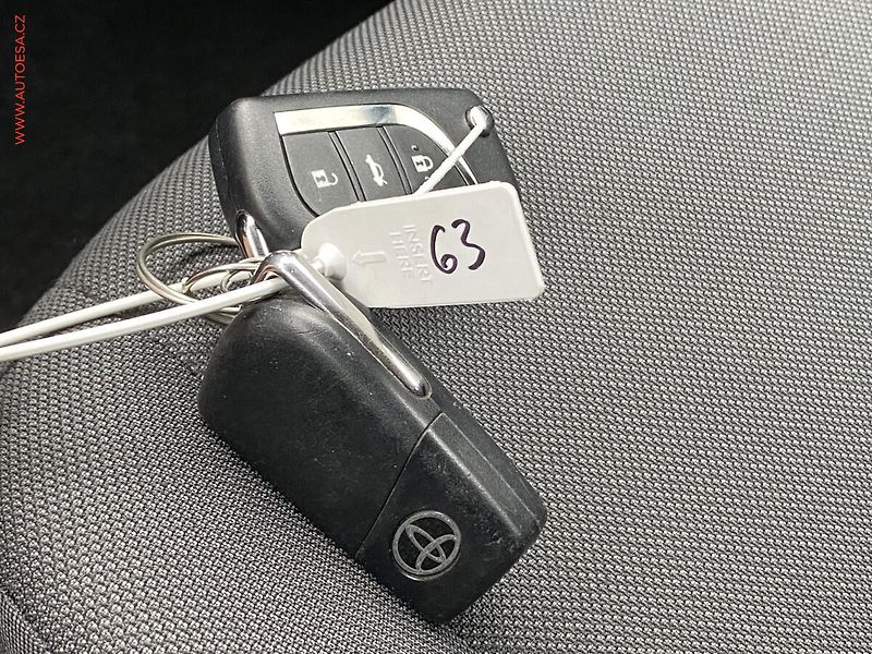 Toyota Corolla (2023) 1.5 VVT-i, ČR, Comfort - fotka 20 z 20