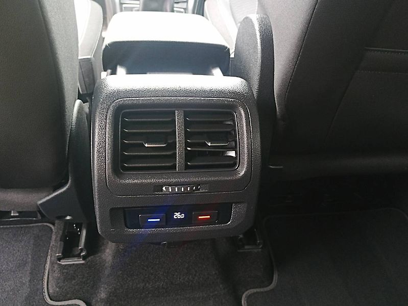 Volkswagen Touran (2021) 1.5TSI 110kW 7míst výhřevy - fotka 11 z 35
