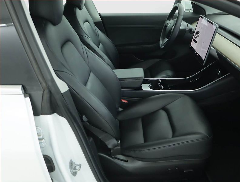 Tesla Model 3 (2019) Std Range Plus 55kWh, SoH 79% - fotka 9 z 22