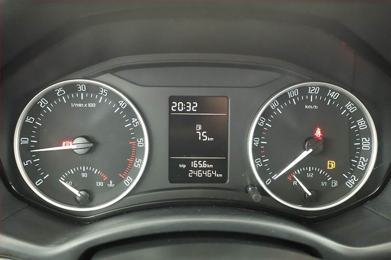 Škoda Octavia (2012) 1.6 TDI, Tempomat - fotka 8 z 13