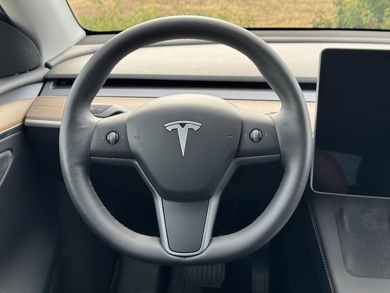 Tesla Model Y Long Range AWD Tažné SoH 93% - fotka 11 z 29