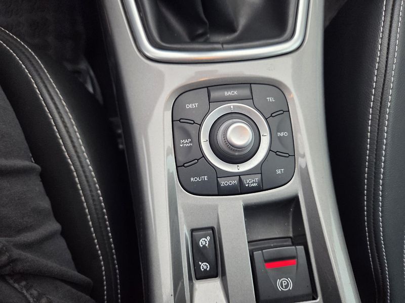 Renault Laguna 2.0dCi GT 131kW BOSE*4CONTROL* - fotka 25 z 38