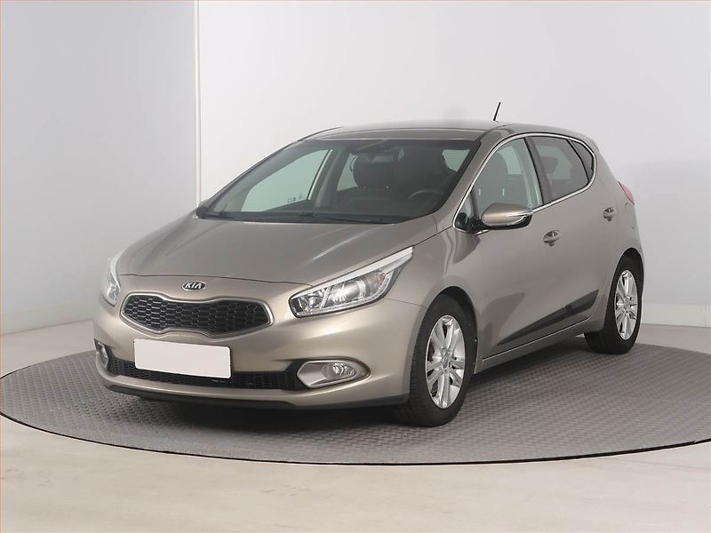 Kia Ceed (2014) 1.6 GDI, Automat, Serv.kniha - fotka 2 z 19