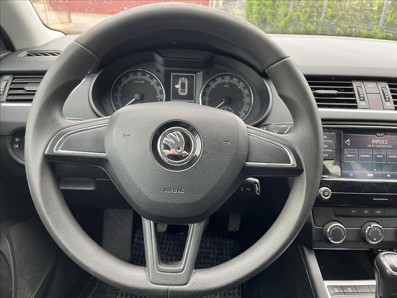 Škoda Octavia 1,6 TDi KLIMA TAŽNÉ SERVIS - fotka 15 z 34