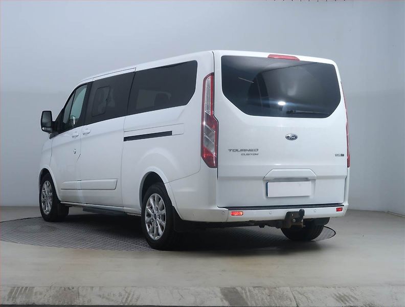 Ford Tourneo Custom (2022) Titanium 2.0 EcoBlue mHEV, ČR - fotka 4 z 15